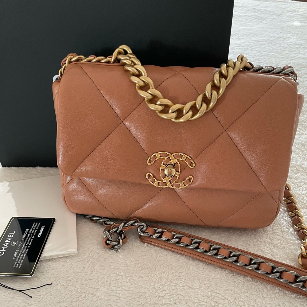 Chanel 19 flap bag- camel